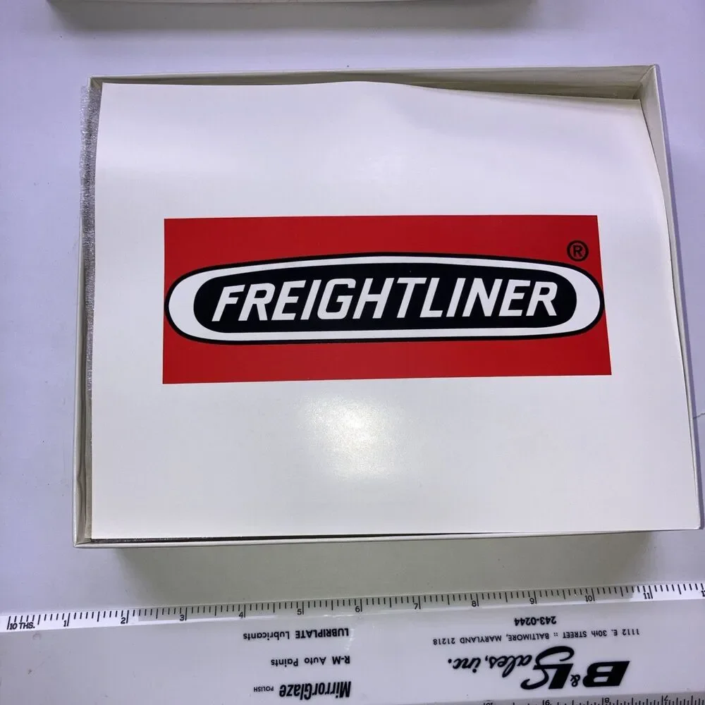 Winross Tractor Trailer 1/64 Semi Freightliner Company A001